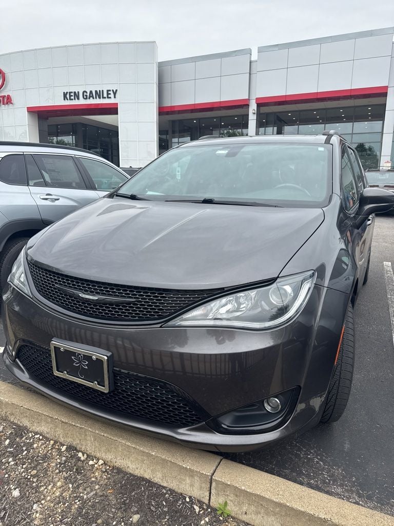 2018 Chrysler Pacifica Touring L Plus's photo