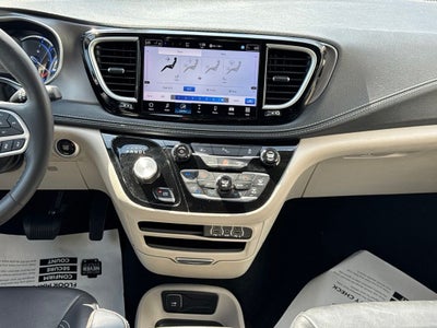2024 Chrysler Pacifica Hybrid Select