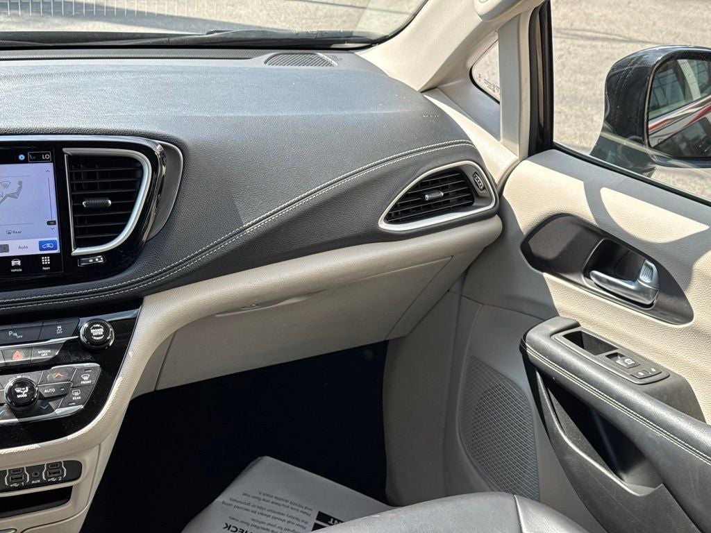 2024 Chrysler Pacifica Hybrid Select