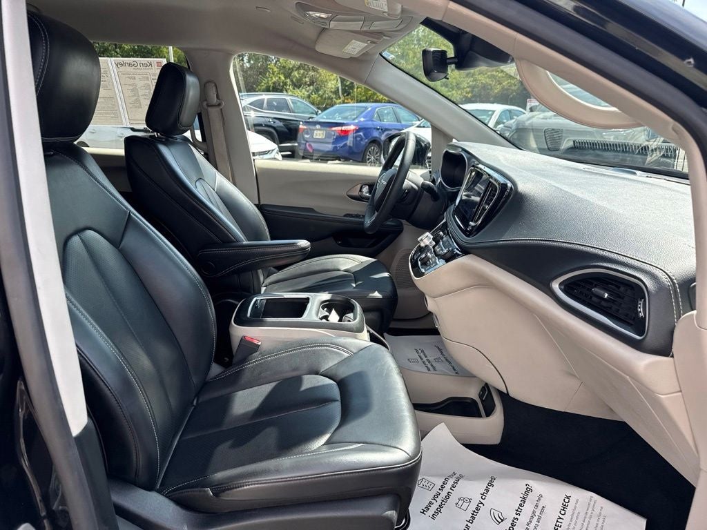 2024 Chrysler Pacifica Hybrid Select