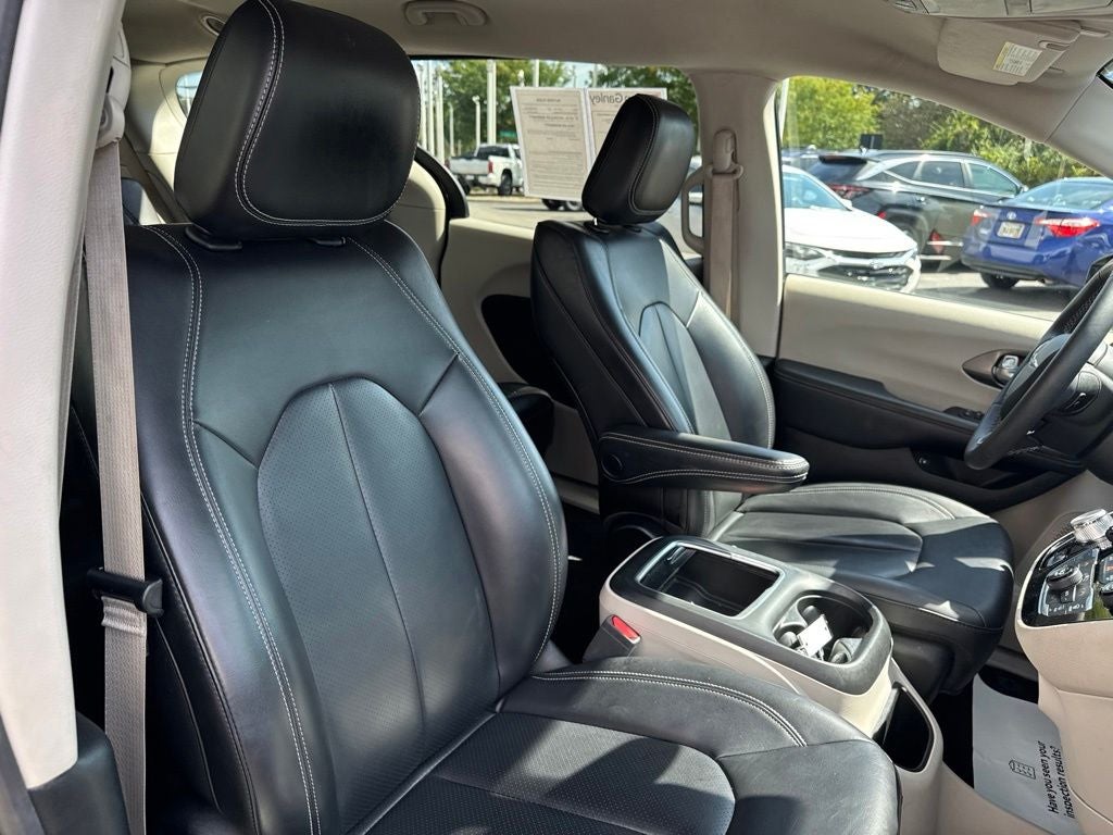 2024 Chrysler Pacifica Hybrid Select