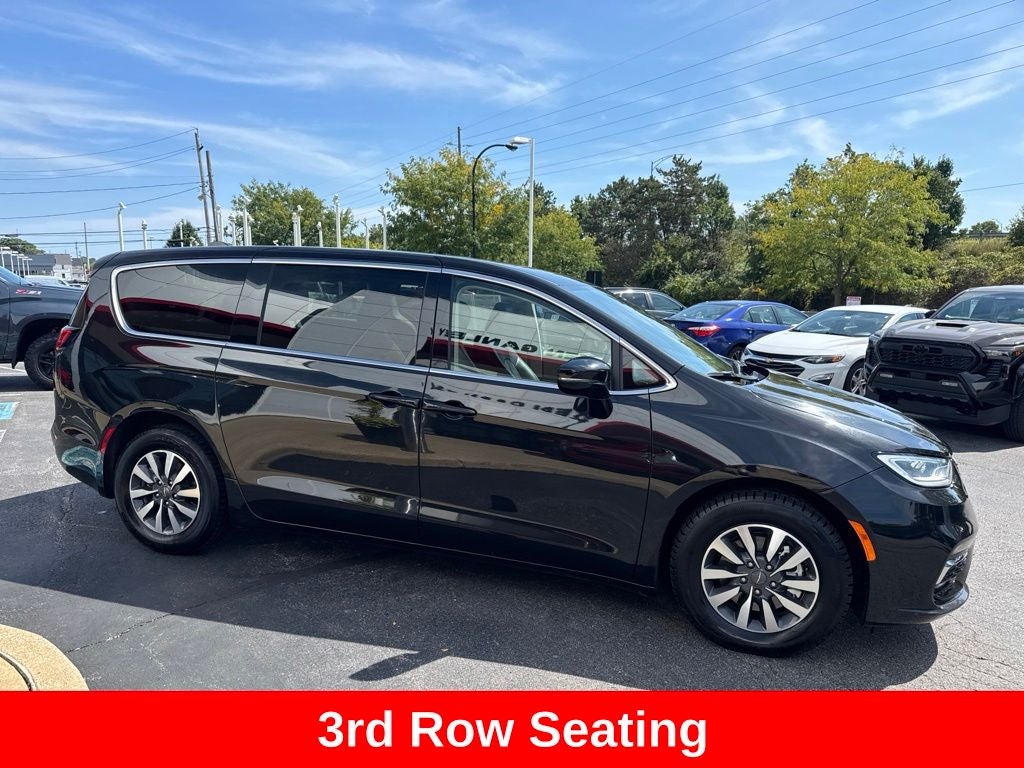 2024 Chrysler Pacifica Hybrid Select