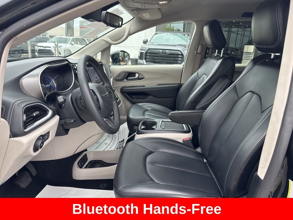 2024 Chrysler Pacifica Hybrid Select