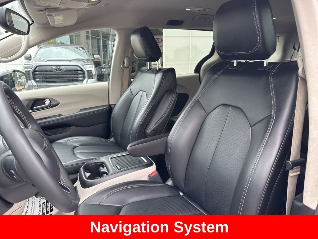 2024 Chrysler Pacifica Hybrid Select