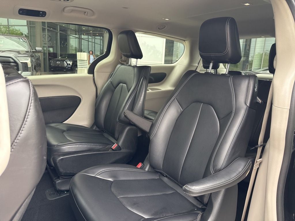 2024 Chrysler Pacifica Hybrid Select