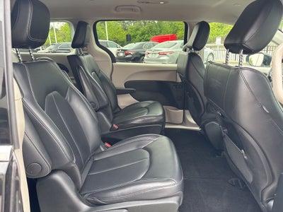 2024 Chrysler Pacifica Hybrid Select