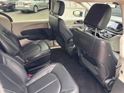 2024 Chrysler Pacifica Hybrid Select