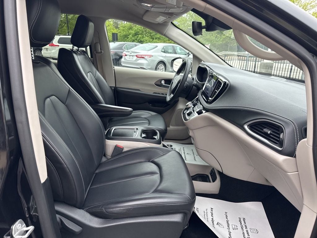 2024 Chrysler Pacifica Hybrid Select