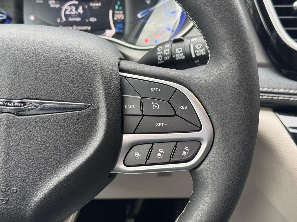 2024 Chrysler Pacifica Hybrid Select