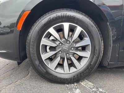 2024 Chrysler Pacifica Hybrid Select