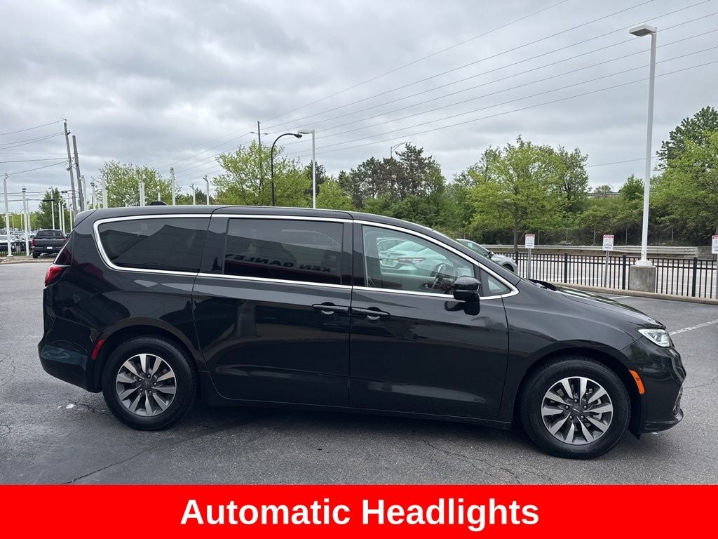 2024 Chrysler Pacifica Hybrid Select