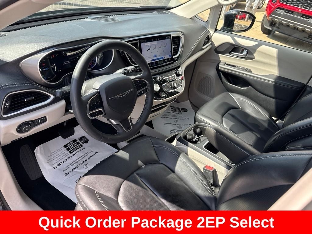 2024 Chrysler Pacifica Hybrid Select