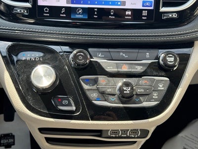 2024 Chrysler Pacifica Hybrid Select