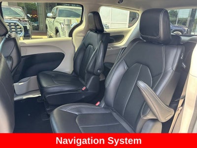 2024 Chrysler Pacifica Hybrid Select