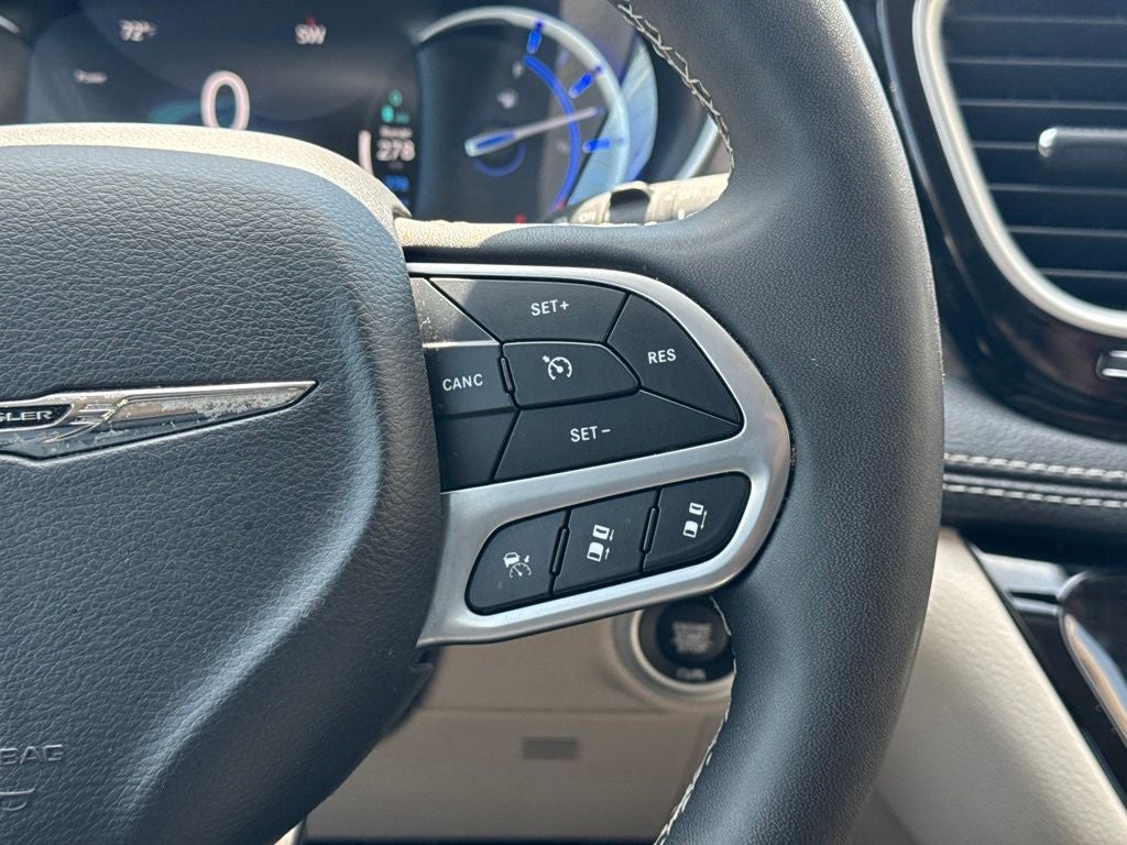 2024 Chrysler Pacifica Hybrid Select
