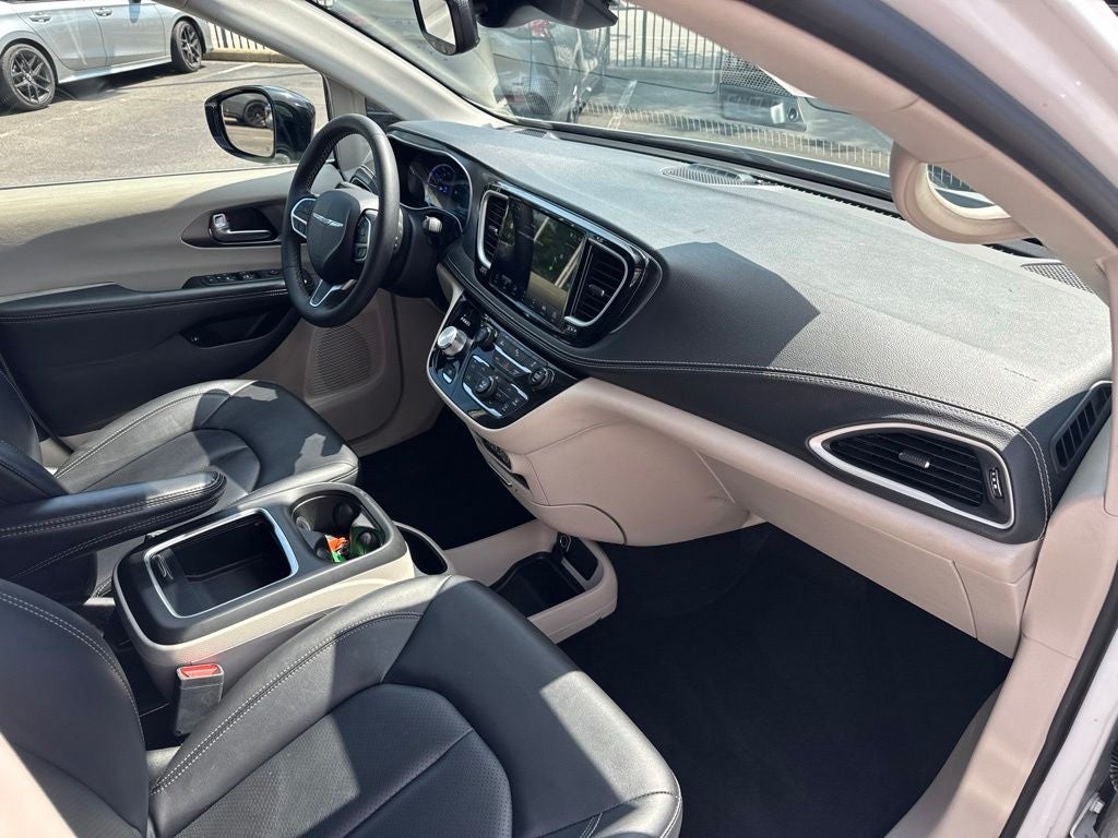 2024 Chrysler Pacifica Hybrid Select