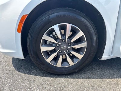 2024 Chrysler Pacifica Hybrid Select
