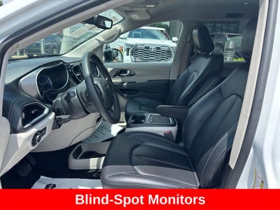 2024 Chrysler Pacifica Hybrid Select