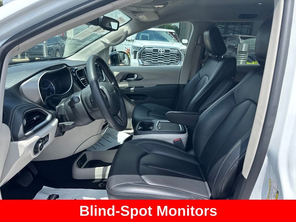 2024 Chrysler Pacifica Hybrid Select