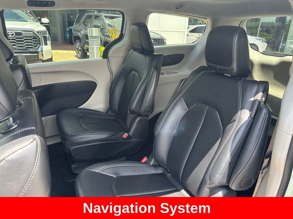 2024 Chrysler Pacifica Hybrid Select