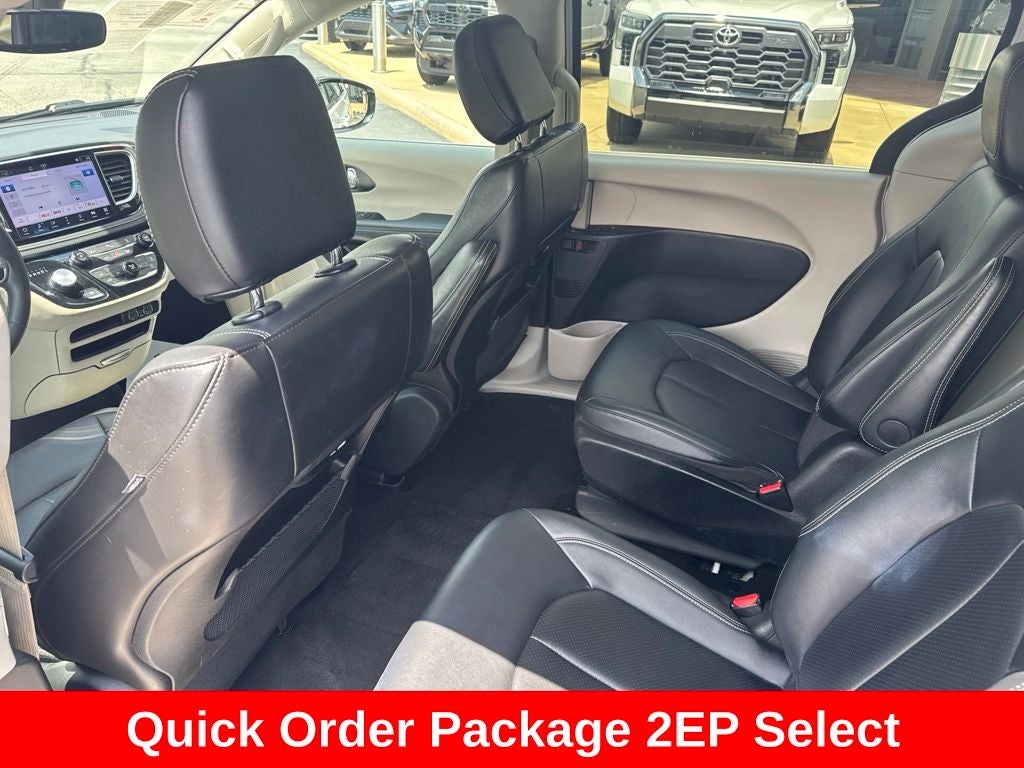 2024 Chrysler Pacifica Hybrid Select