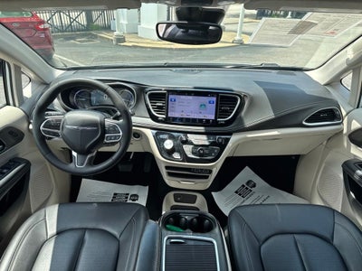 2024 Chrysler Pacifica Hybrid Select