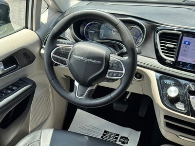 2024 Chrysler Pacifica Hybrid Select