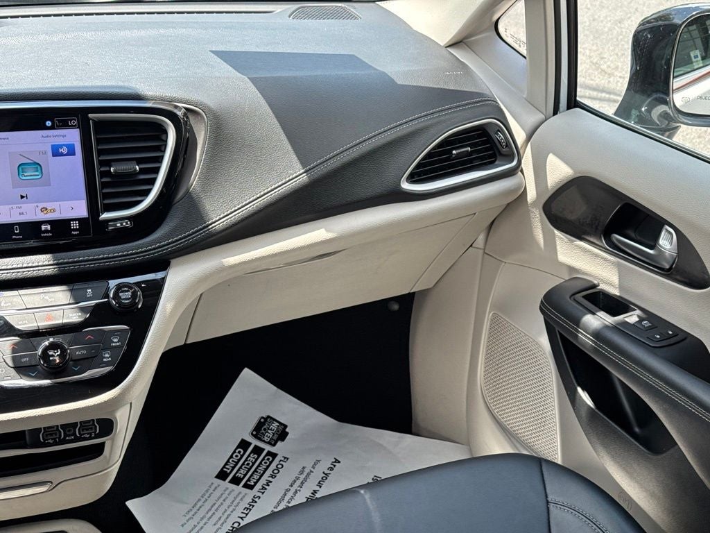 2024 Chrysler Pacifica Hybrid Select