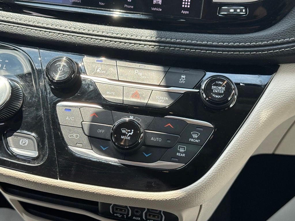2024 Chrysler Pacifica Hybrid Select