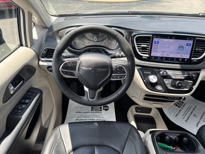 2024 Chrysler Pacifica Hybrid Select