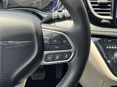2024 Chrysler Pacifica Hybrid Select