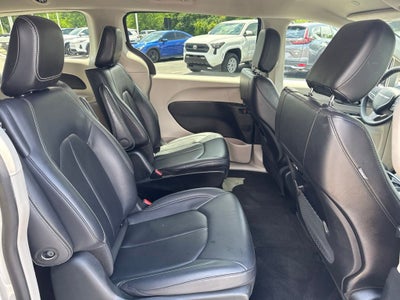 2024 Chrysler Pacifica Hybrid Select