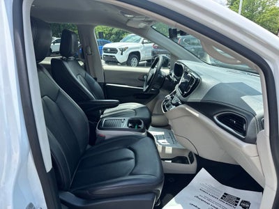 2024 Chrysler Pacifica Hybrid Select