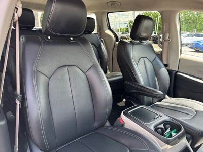 2024 Chrysler Pacifica Hybrid Select