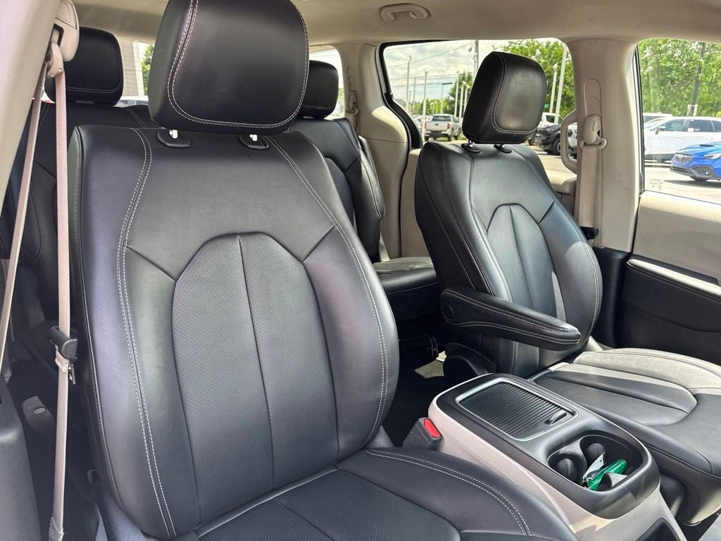 2024 Chrysler Pacifica Hybrid Select