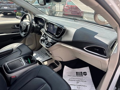 2024 Chrysler Pacifica Hybrid Select