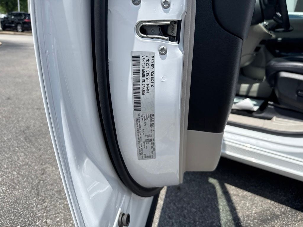 2024 Chrysler Pacifica Hybrid Select