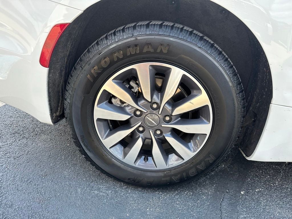 2024 Chrysler Pacifica Hybrid Select