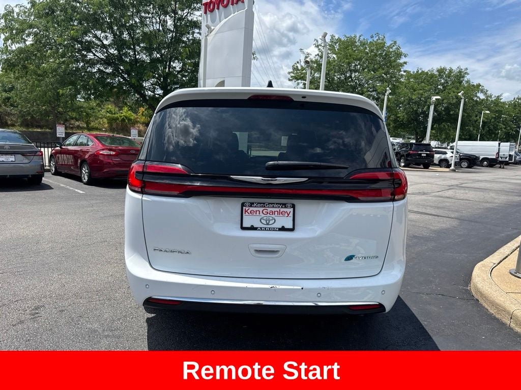 2024 Chrysler Pacifica Hybrid Select