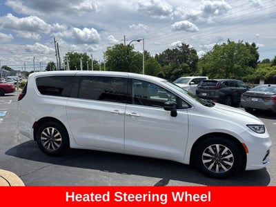 2024 Chrysler Pacifica Hybrid Select