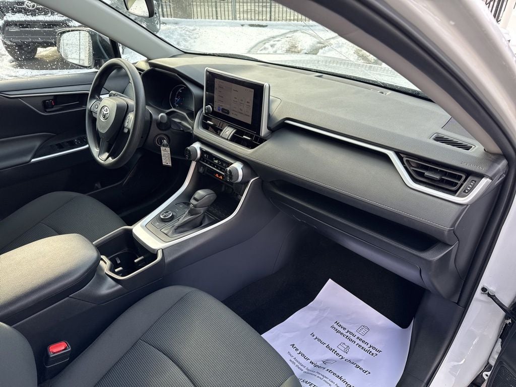 2025 Toyota RAV4 Hybrid LE