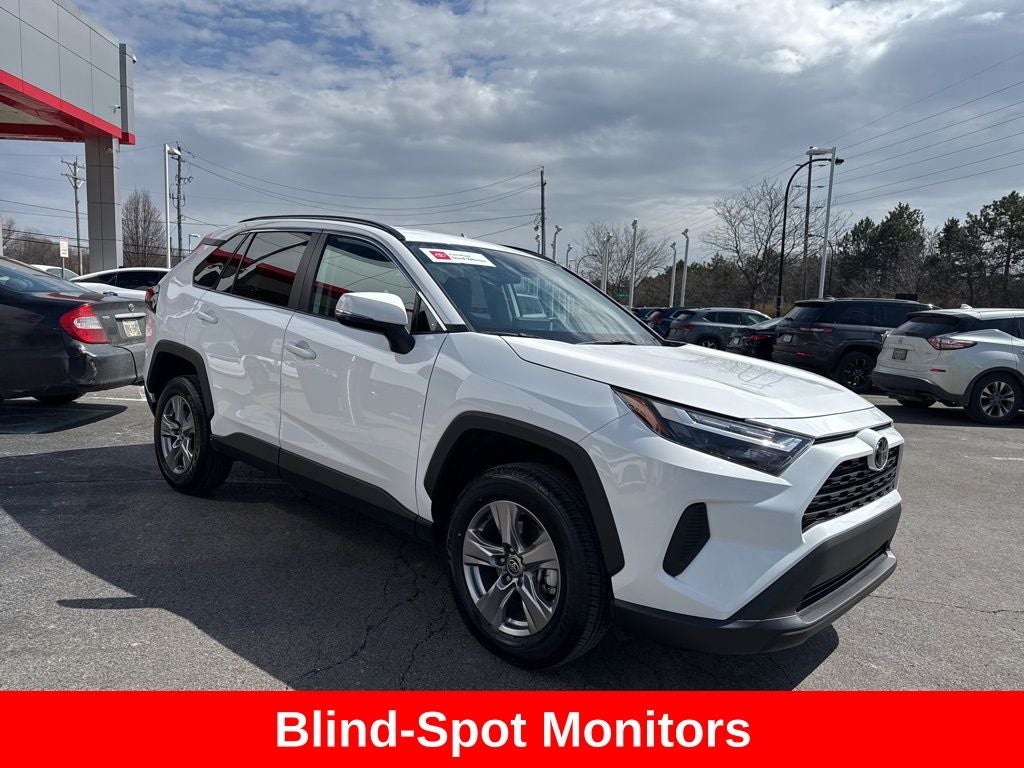 2025 Toyota RAV4 XLE - Photo 10