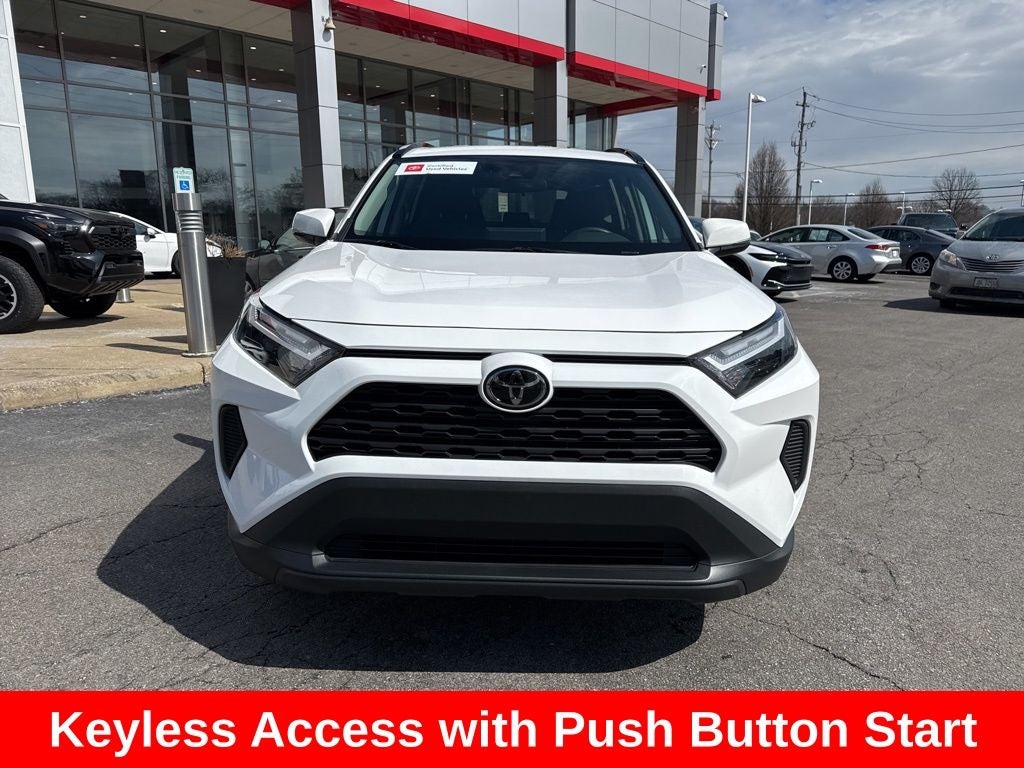 2025 Toyota RAV4 XLE - Photo 11