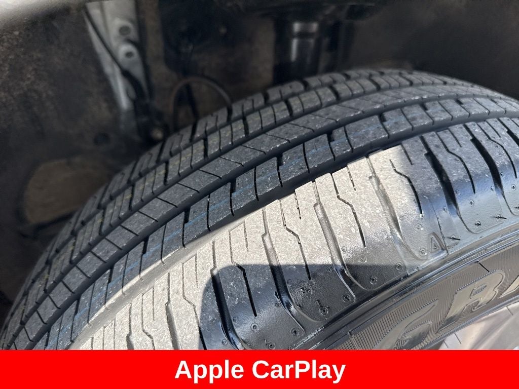 2025 Toyota RAV4 XLE - Photo 13