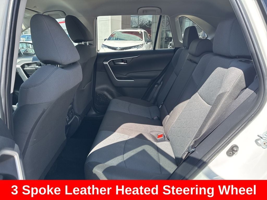 2025 Toyota RAV4 XLE - Photo 17