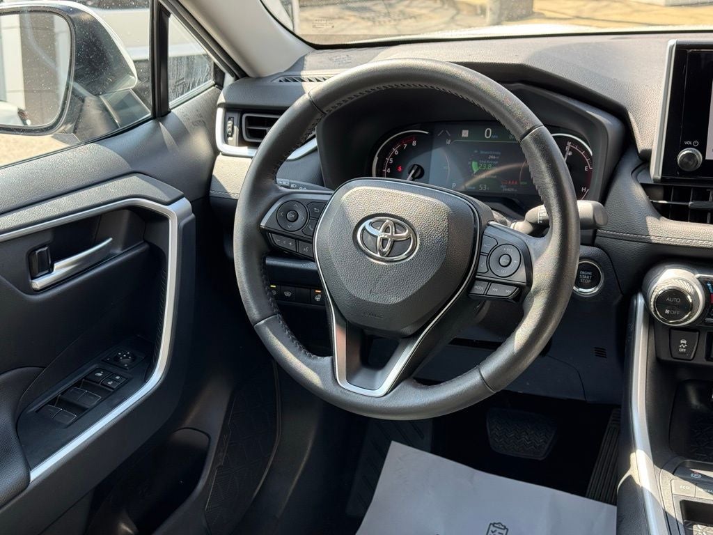 2025 Toyota RAV4 XLE - Photo 20