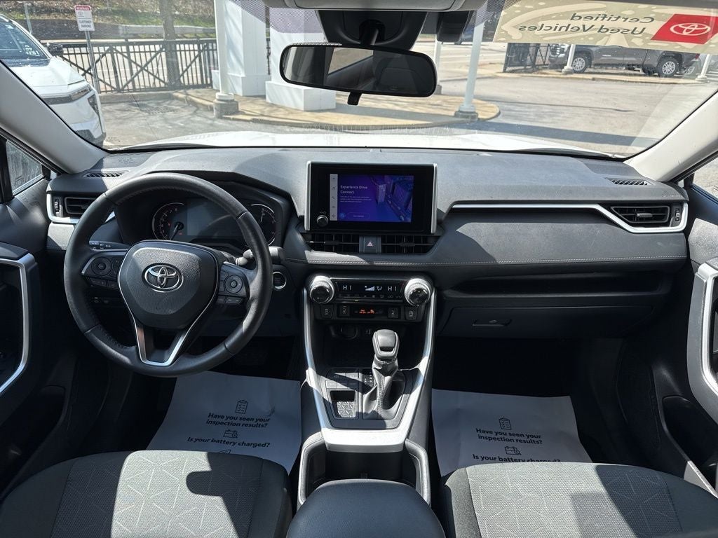 2025 Toyota RAV4 XLE - Photo 21