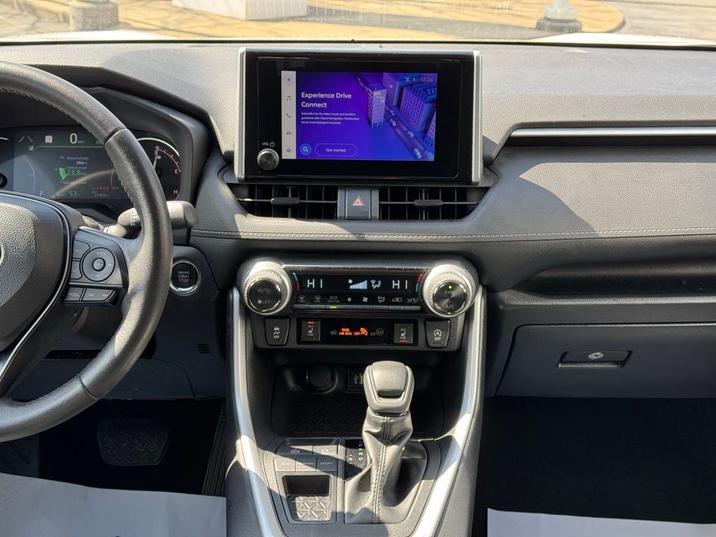 2025 Toyota RAV4 XLE - Photo 22