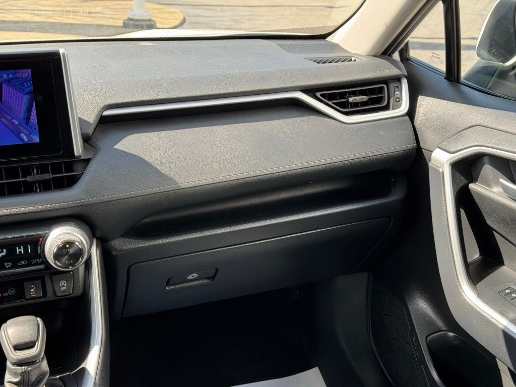 2025 Toyota RAV4 XLE - Photo 23