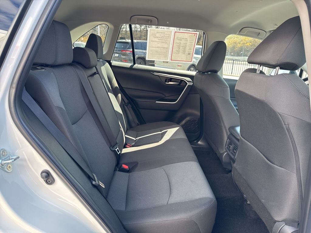 2025 Toyota RAV4 XLE - Photo 24